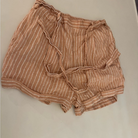 Sienna Sky light pink and white shorts , size small - Picture 6 of 7